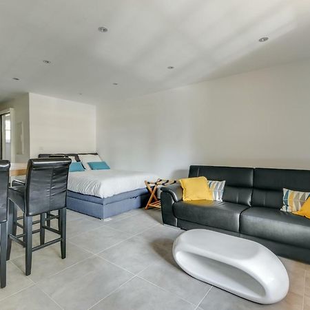 Le Hameau Des Pins Apartment Saint-Raphaël Екстериор снимка
