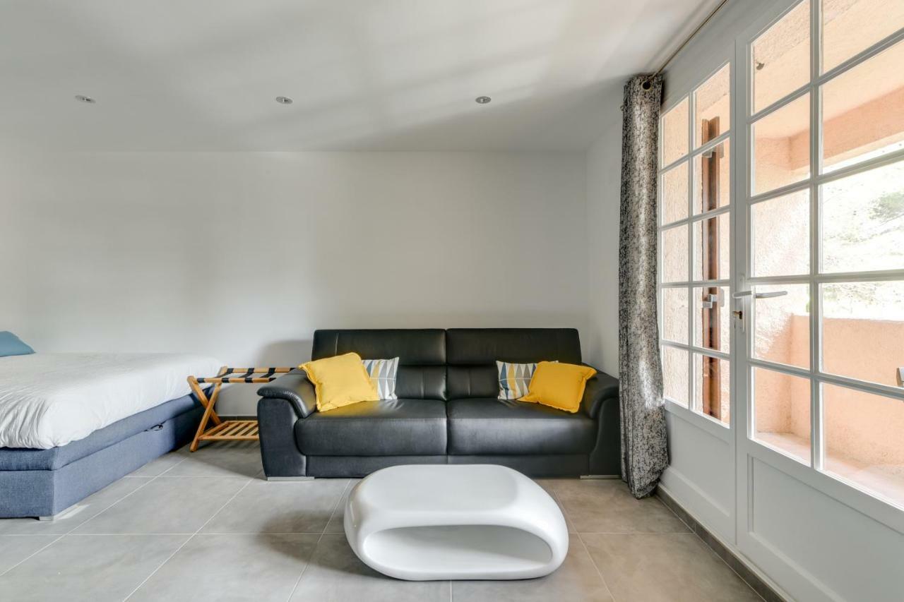Le Hameau Des Pins Apartment Saint-Raphaël Екстериор снимка